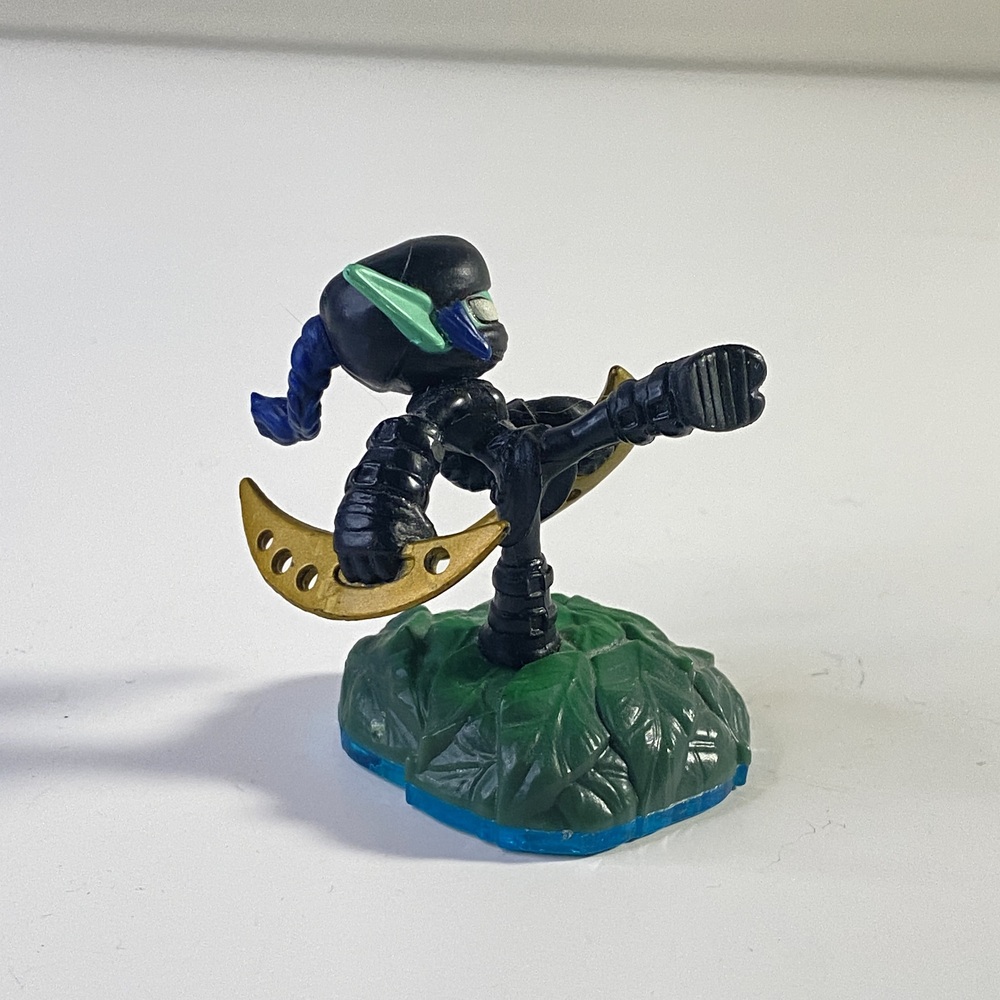 Activision Skylanders Figure With Green Textured Base And Twin Blades - Picture 5 of 10